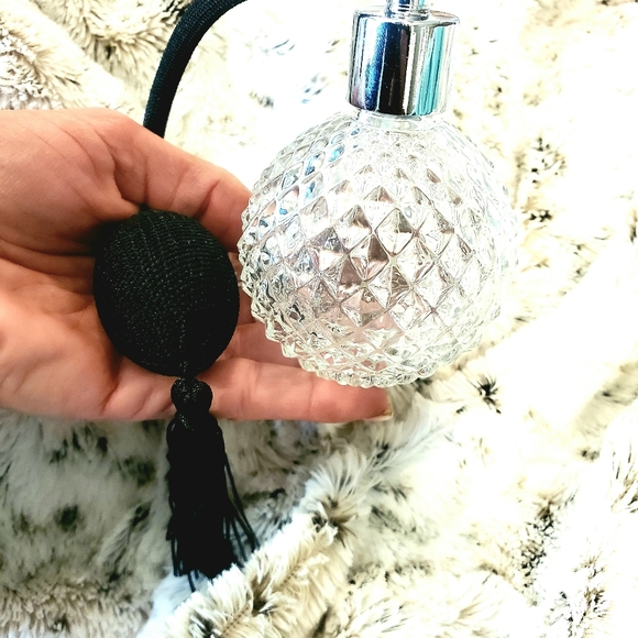 Vintage Style Perfume Atomizer With Fringe Puff Faux Crystal Refillable Bottle - Picture 6 of 8
